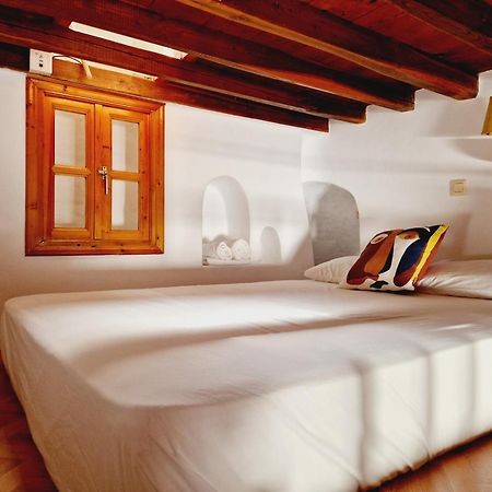 Bright & Relaxing Loft With Attic Room In The Heart Of Mykonos City Mykonos Town Værelse billede
